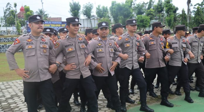 Polres Landak Latih Personil Formasi Dalmas Amankan Pemilu 2024