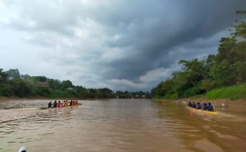 Lomba Sampan Bidar Meriahkan Rangkaian Festival Budaya Robo-Robo di Landak