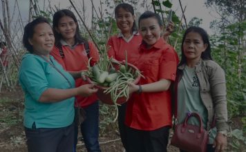 Karolin Hadiri Panen Raya Kebun PKK Desa Sidas