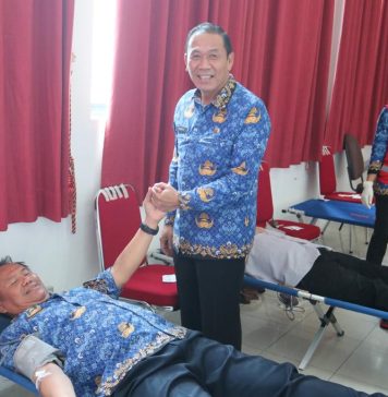 Sekda Apresiasi PMI Landak Gelar Aksi Donor Darah