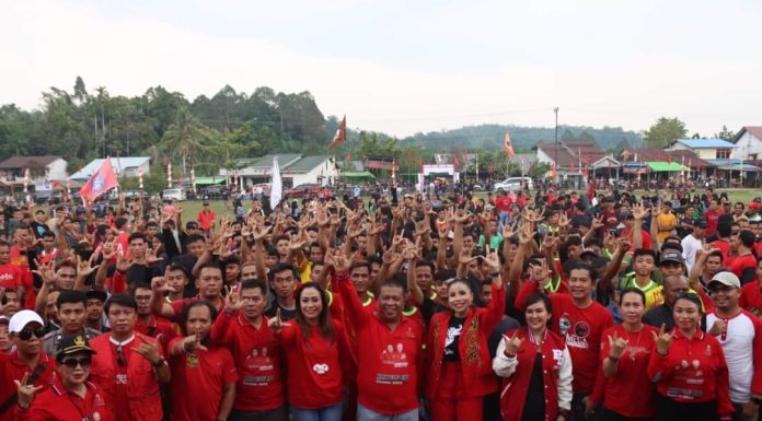 Heri Saman Buka Turnamen Sepak Bola di Kecamatan Sompak