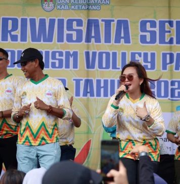 Margareta Hadiri Pembukaan Sport Tourism Volley Pantai se Kalbar di Ketapang