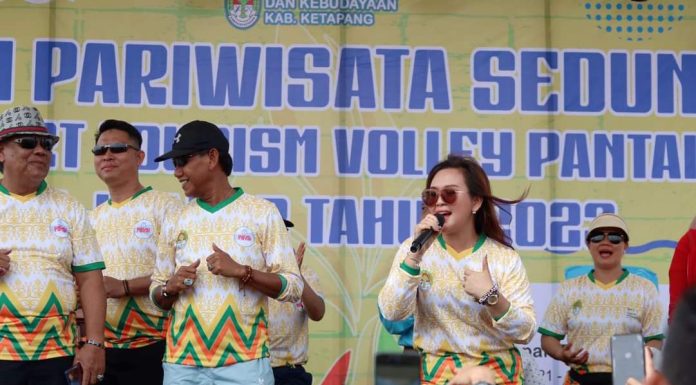 Margareta Hadiri Pembukaan Sport Tourism Volley Pantai se Kalbar di Ketapang