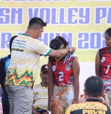 Membanggakan, Tim Voli Putri Landak Sabet Juara 1 Open Tournament Bola Voli Pantai se Kalbar