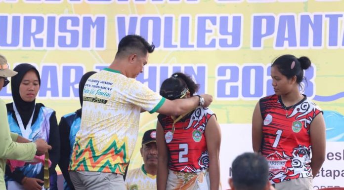 Membanggakan, Tim Voli Putri Landak Sabet Juara 1 Open Tournament Bola Voli Pantai se Kalbar