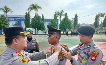 Mengabdi 37 Tahun Satu Anggota Polres Landak Naik Pangkat