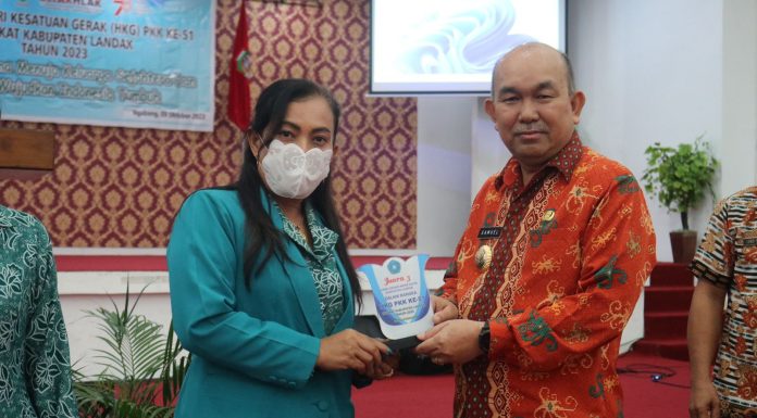 Samuel Ingatkan Anggota PKK Landak Tetap Berpegang Pada Prinsip Selalu Relawan Tangguh