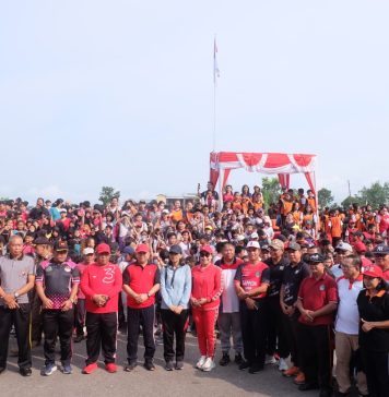 Meriah, Ribuan Peserta Ikuti Jalan Santai Rangkaian HUT Ke 24 Pemkab Landak