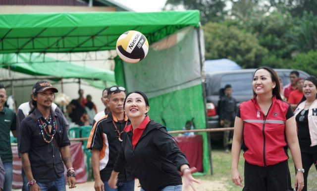 Karolin Buka Turnamen Kades Cup Mandor 2023