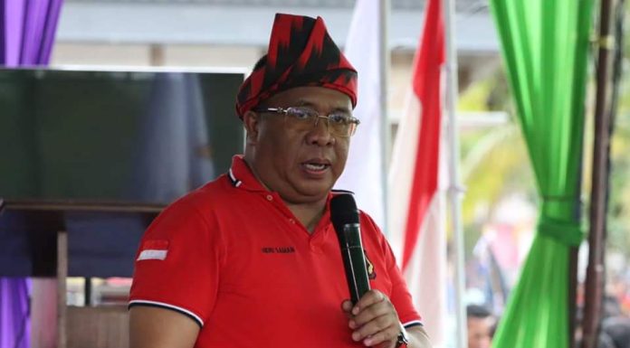 Heri Saman Buka Perlombaan Dayung Sampan Raiyder Cup I