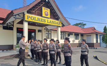 Polres Landak Latih Polwan Sebagai Dalmas Awal dan Negosiator Jelang Pemilu
