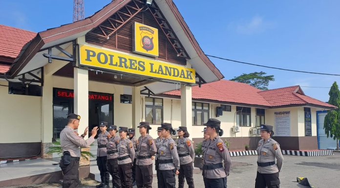 Polres Landak Latih Polwan Sebagai Dalmas Awal dan Negosiator Jelang Pemilu