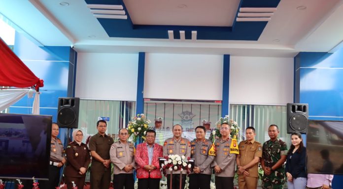 Jalin Silaturahmi Kapolda Kalbar Sambangi Yon Armed 16 Komposit Ngabang