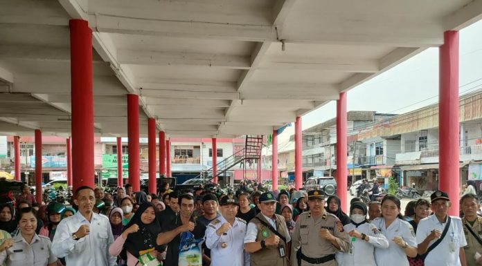 Operasi Pasar Murah di Ngabang Diserbu Warga