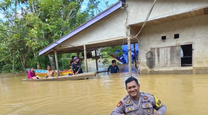 Banjir Rendam Permukiman Warga di Desa Kedama