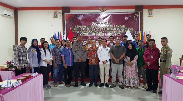 KPU Landak Sosialisasikan Lokasi Pemasangan APK, Kaban Kesbangpol : Pemasangan APK Harus Sesuai Regulasi