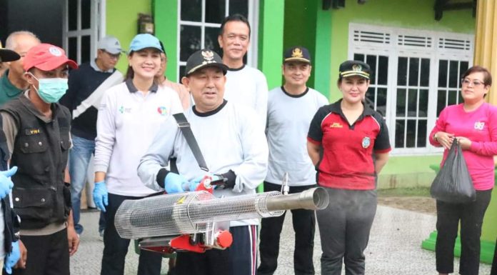 Tanggulangi Kasus DBD, Pemkab Bersama Dewan dan Masyarakat Landak Gelar Bersih – Bersih Lingkungan