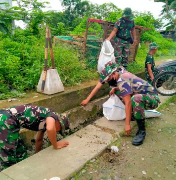 Perdana, Kodim 1210/LDK Gelar Karya Bhakti Bersihkan Pasar Rakyat Landak