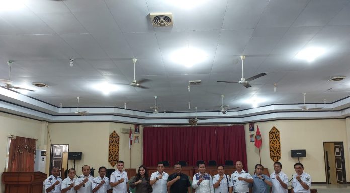 Forum Sebelas Kades Satu Jalur Datangi Kantor DPRD Landak Pertanyakan Perbaikan Infrastruktur