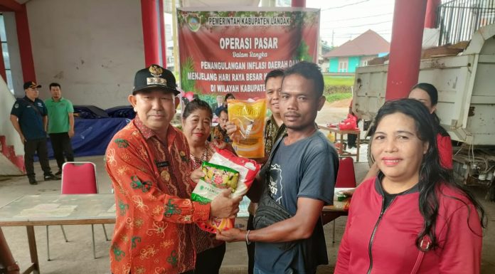 Jelang Hari Raya Pemkab Landak Gelar Operasi Pasar