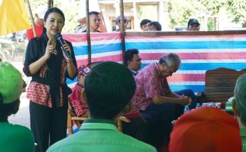 Hadiri Pelantikan Timanggong Desa Angkaras, Karolin Jelaskan Perda Kelembagaan Adat