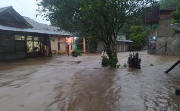 Banjir Bandang Rendam Sejumlah Rumah Warga di Jelimpo