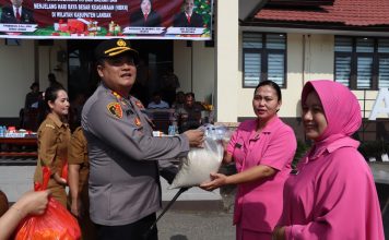 Warga Antusias Serbu Operasi Pasar Murah di Polres Landak