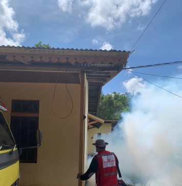 Tekan Kasus DBD, PMI Landak Laksanakan Fogging