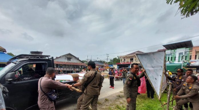 Alat Peraga Kampanye Diduga Langgar Aturan Pemasangan Ditertibkan