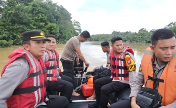 Bebit Air Sungai Landak Meningkat, Kapolres Turun Langsung Lakukan Pengecekan