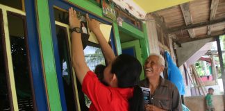 Karolin Door To Door Ke Masyarakat Sosialisasikan Progam KTP Sakti