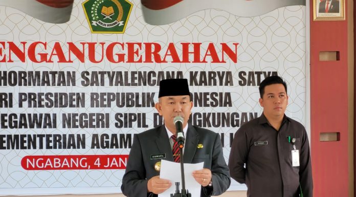44 ASN Kemenag Pemkab Landak Terima Penganugrahan Tanda Kehormatan Satyalencana Karya Satya Dari Presiden RI