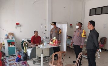 Katim Supervisi Ops Mantap Kapuas Bersama Kapolres Landak Jenguk Ketua KPPS 008 Yang Sakit