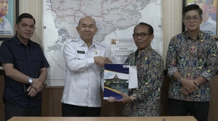 Pemkab Landak Terima Hibah Jembatan Rangka Baja Dari Kementerian PUPR