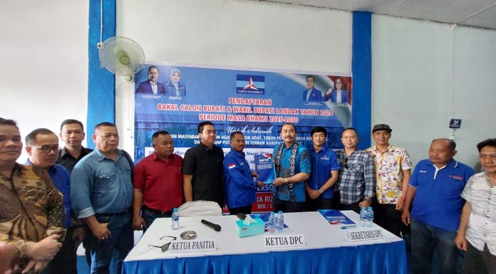 Pengusaha Muda Yulius Aho Daftar Bacalon Bupati Landak Melalui Demokrat