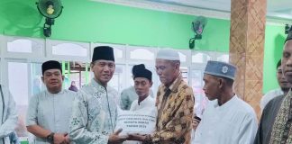 Safari Ramadhan Pemkab Ketapang Salurkan Bantuan Beras