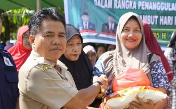 Operasi Pasar Murah Jelang Hari Raya Diserbu Warga