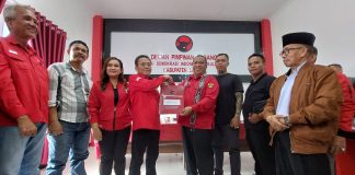 Serahkan Berkas Pendaftaran Bacalon Bupati Landak Ke DPC PDI Perjuangan, Heri Saman : Kita Maju Terus, Apapun Konsekuensinya