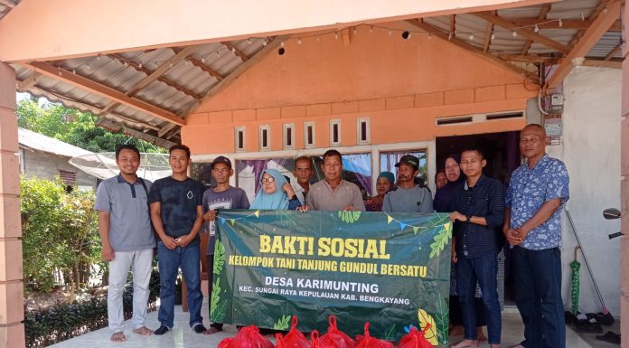 Warga Pesisir Bengkayang Terima Bantuan Paket Sembako