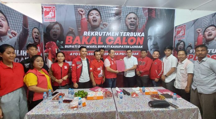 Karolin – Erani Kembalikan Berkas Pendaftaran Ke DPD PSI Landak