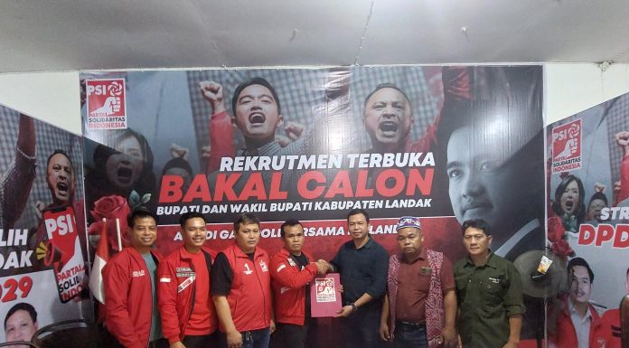 Yulius Aho Bacalon Bupati Landak Terakhir Serahkan Berkas Pendaftaran ke PSI