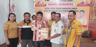 Aren Pagea, Bacalon Wakil Bupati Landak Serahkan Berkas Pendaftaran Ke Hanura