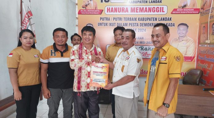 Aren Pagea, Bacalon Wakil Bupati Landak Serahkan Berkas Pendaftaran Ke Hanura