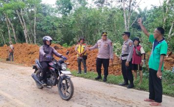Material Lonsor Tutup Akses Jalan di Dusun Sei Raya Jelimpo Sudah Dibersihkan
