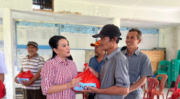 Korban Banjir Sengah Temila Terima Bantuan Sembako, Karolin Sebut Perlu Ada Mitigas Bencana