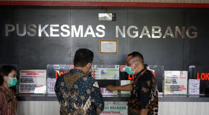 Tinjau Pelayanan Kesehatan Puskesmas Ngabang, Gutmen : Layani Masyarakat Dengan Baik