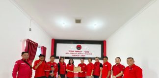 Karolin Serahkan Surat Tugas Calon Bupati Landak ke DPC PDI Perjuangan