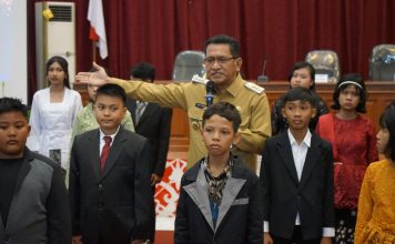 Gutmen Hadiri Pelepasan Pelajar Kelas VI SDS Alfa Omega Ngabang