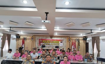 Kapolres Landak Komitmen Beri Pelayanan Terbaik Pada Masyarakat Saat Ikuti Zoom Meeting Bersama Kapolda Kalbar