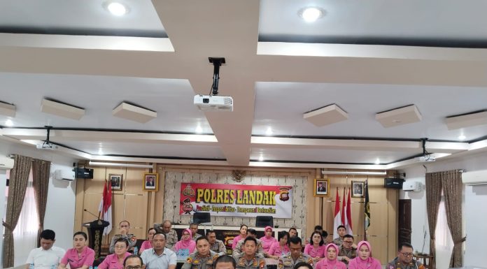 Kapolres Landak Komitmen Beri Pelayanan Terbaik Pada Masyarakat Saat Ikuti Zoom Meeting Bersama Kapolda Kalbar
